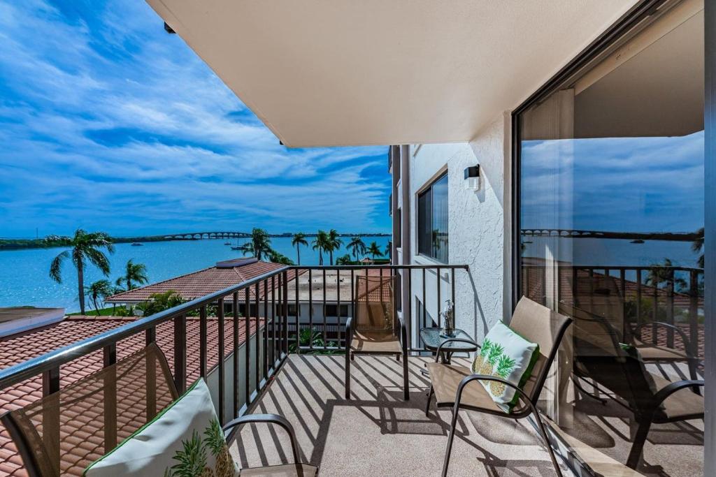 Bahia Everything is Better on Isla - Sun, Sand & Salt Air, St Petersburg