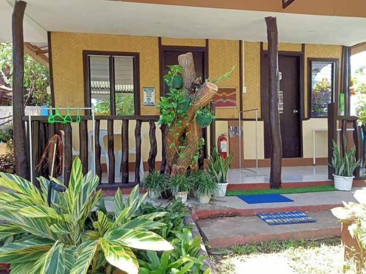 Ennas Place, Coron