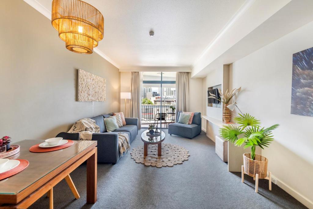 King Suite Dreams - Poolside Living on the Esplanade, Darwin