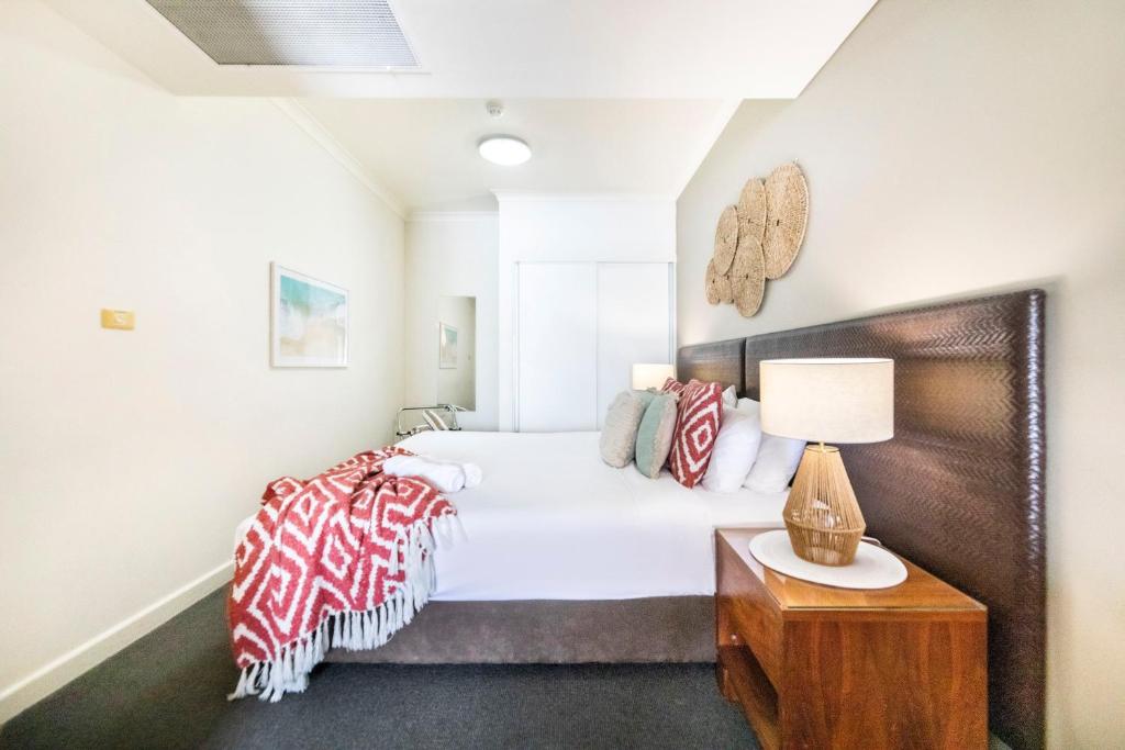 King Suite Dreams - Poolside Living on the Esplanade photo