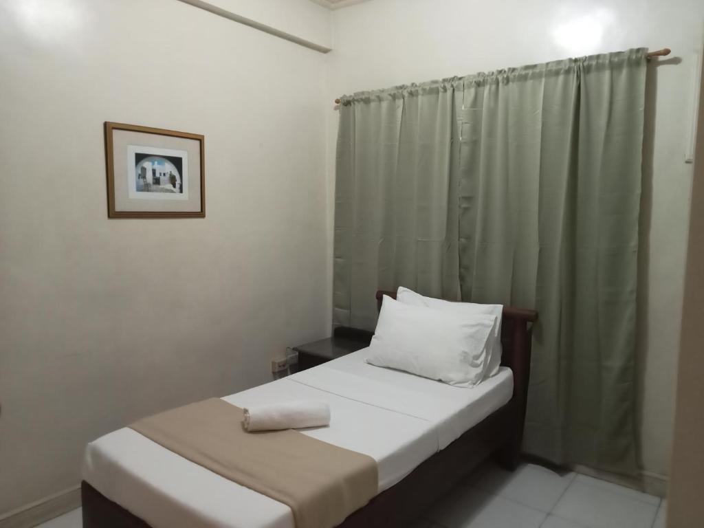 RedDoorz @ Casa Marabella Villamonte Bacolod City photo