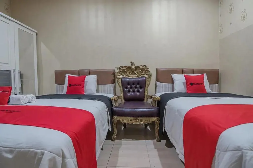 RedDoorz Syariah at Jalan Ahmad Yani Jambi，位于占碑市的酒店