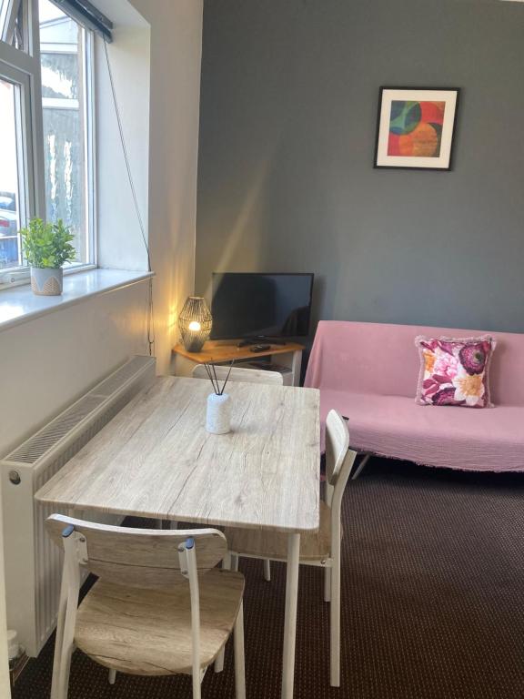 Salt & Pepper Pot in Goole, United Kingdom reviews, prices of Hotels