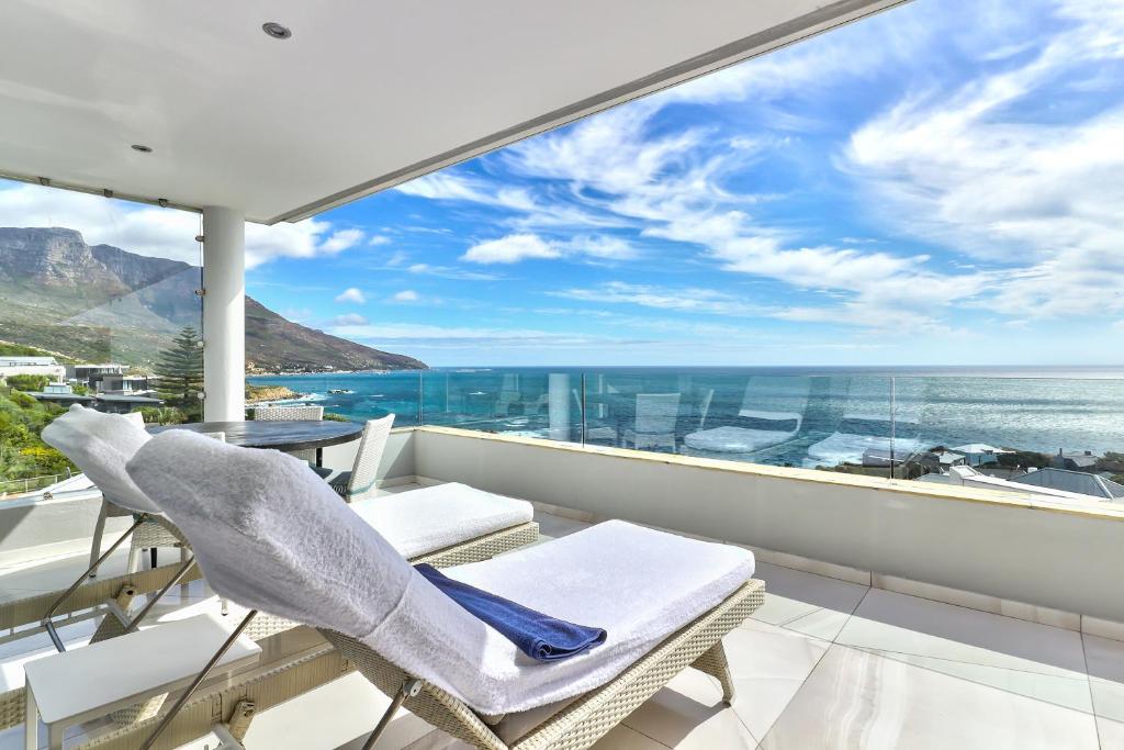 Balcony/terrace, Ocean View House in Cape Town