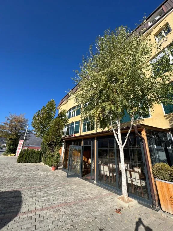 Hotel Yal Restaurant, hotel in Tetovo