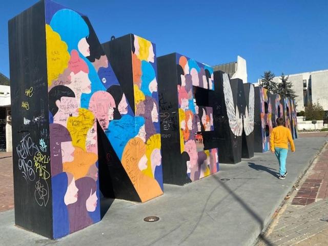 Studio Lola, Priština