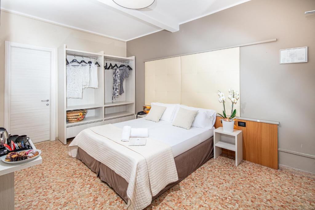 Hotel Royal photo