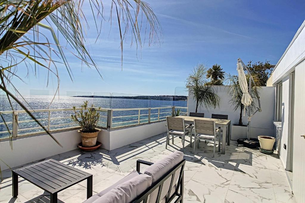 REF 1769 - Cannes - Sea view penthouse for rent, Cannes