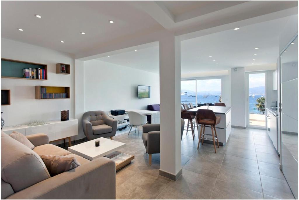 REF 1229 - Cannes Croisette - Sea view apartment for rent - 5