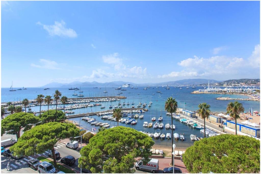 REF 1229 - Cannes Croisette - Sea view apartment for rent, Cannes