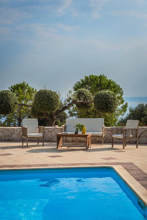 Eagle's Nest — Swimming pool in Lourdata, Ionian Islands