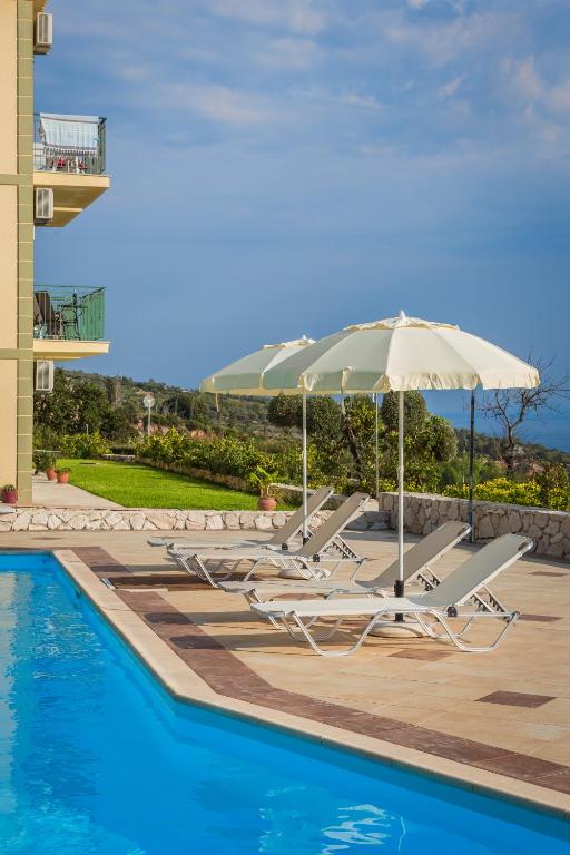 Eagle's Nest — Swimming pool in Lourdata, Ionian Islands