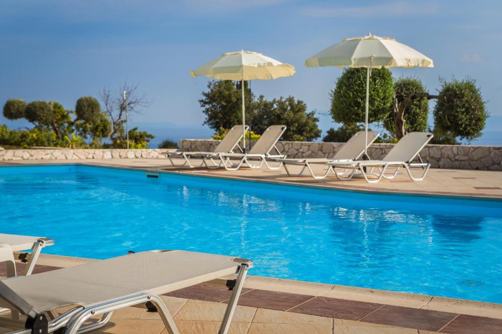 Eagle's Nest — Swimming pool in Lourdata, Ionian Islands