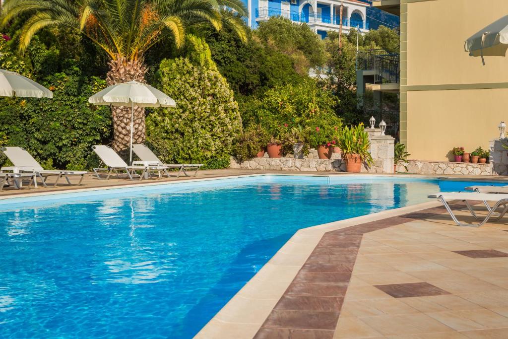 Eagle's Nest — Swimming pool in Lourdata, Ionian Islands
