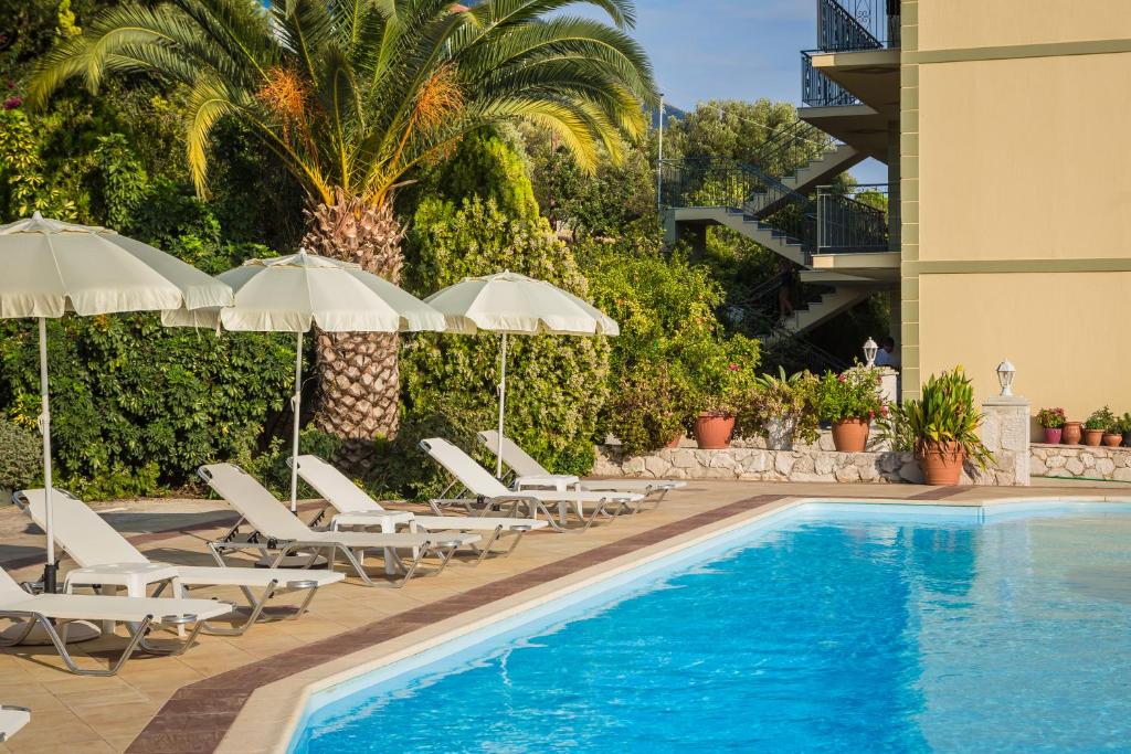 Eagle's Nest — Swimming pool in Lourdata, Ionian Islands