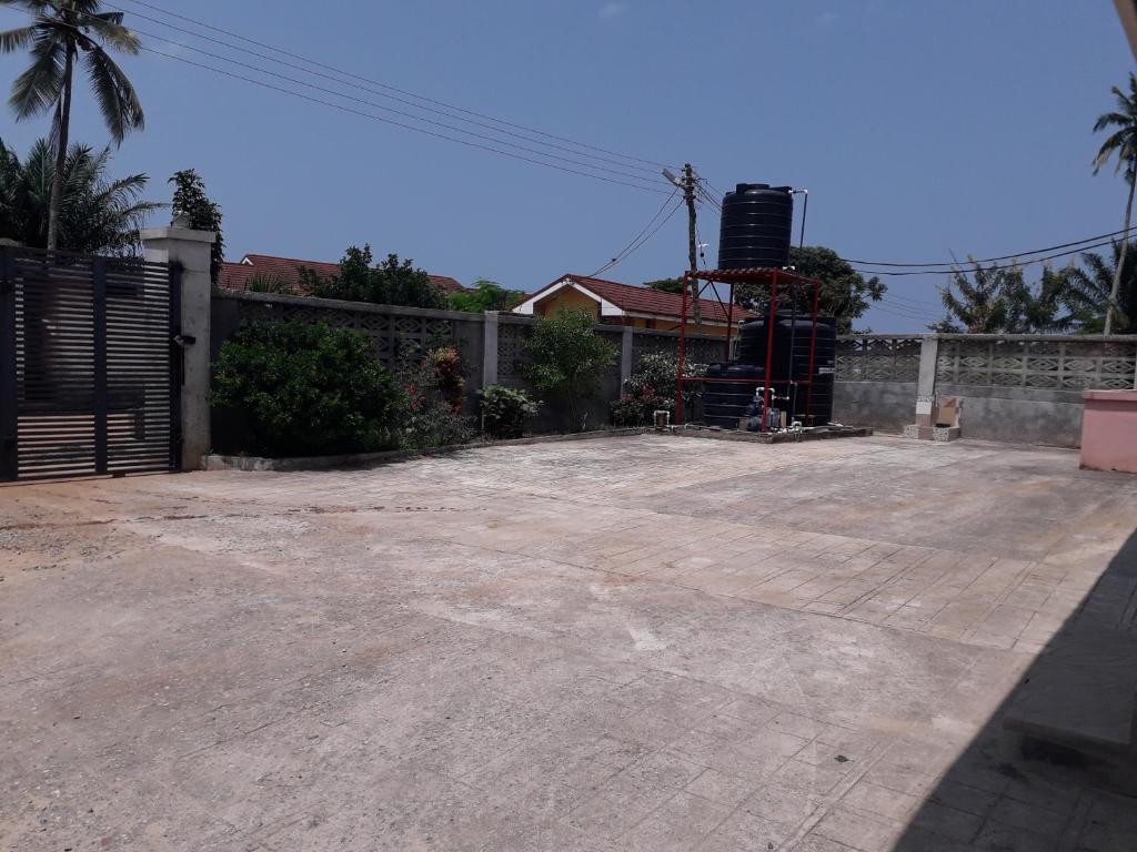 9 Hexagon Avenue in Takoradi, Ghana reviews, prices of Hotels