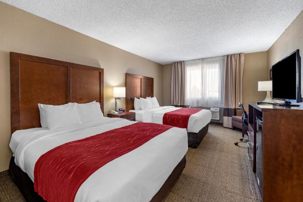 Comfort Inn & Suites Hays I-70 photo