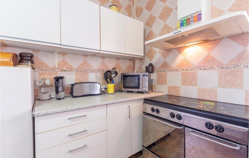 Amazing Apartment In Manilva - 5
