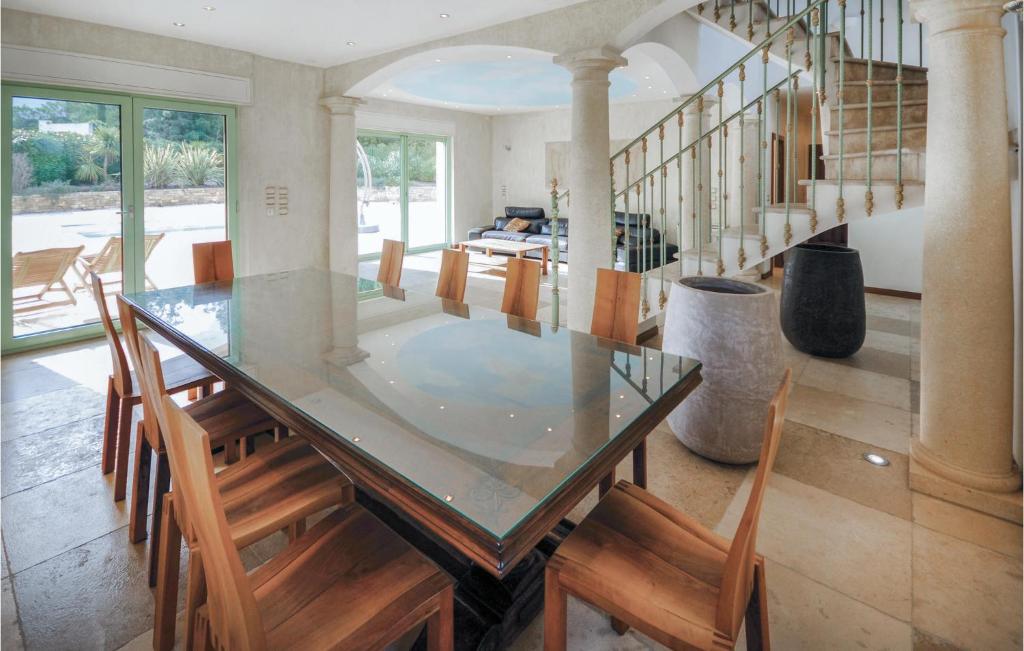 Stunning Home In Saint Raphael - 4