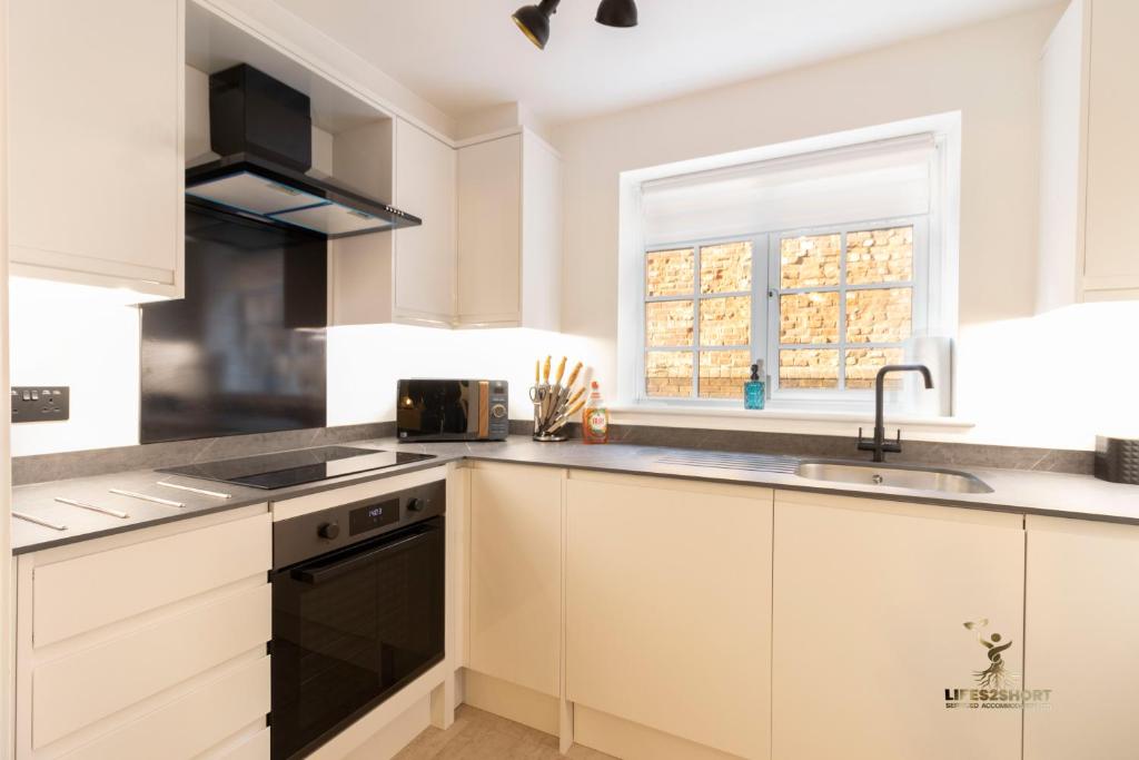 1 BDR Apt, 1 min from High St, Quiet, Free Parking