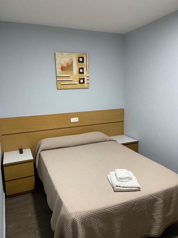 Hostal Tres Hermanos — Hotel in Madrid