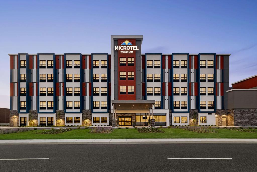Microtel Inn & Suites Montreal Airport-Dorval QC photo