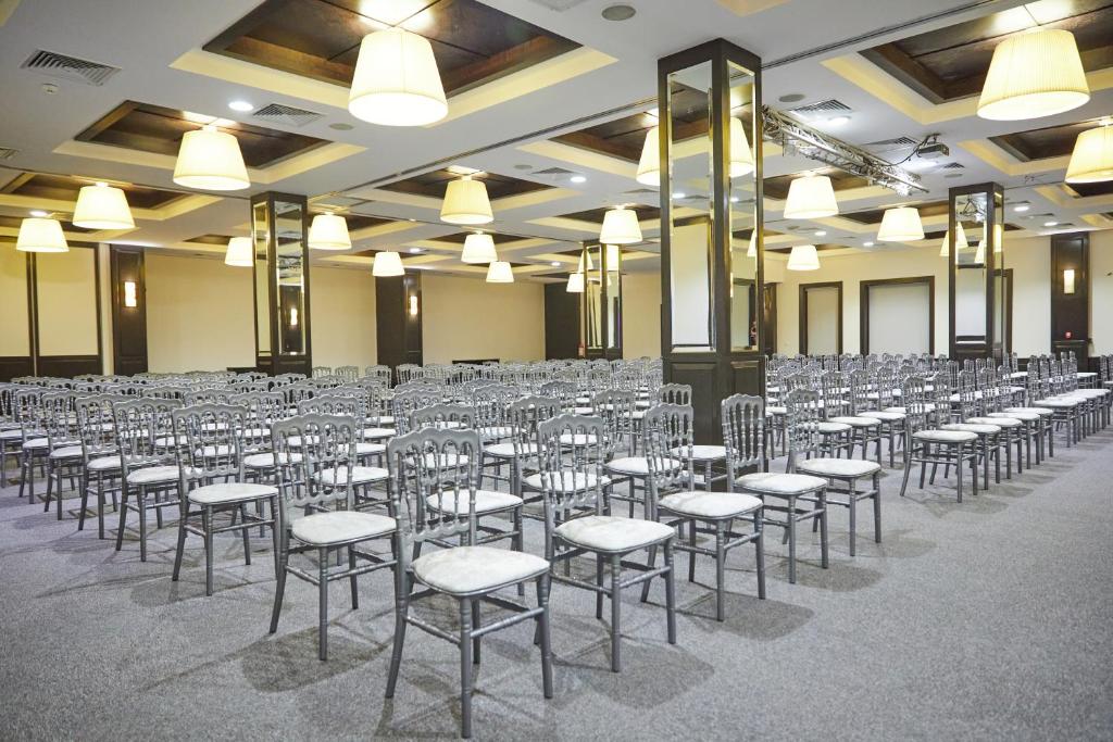 Tárgyalóterem/bálterem