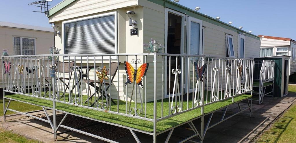 I 10 Caravan 4 Berth chase caravan park, Ingoldmells