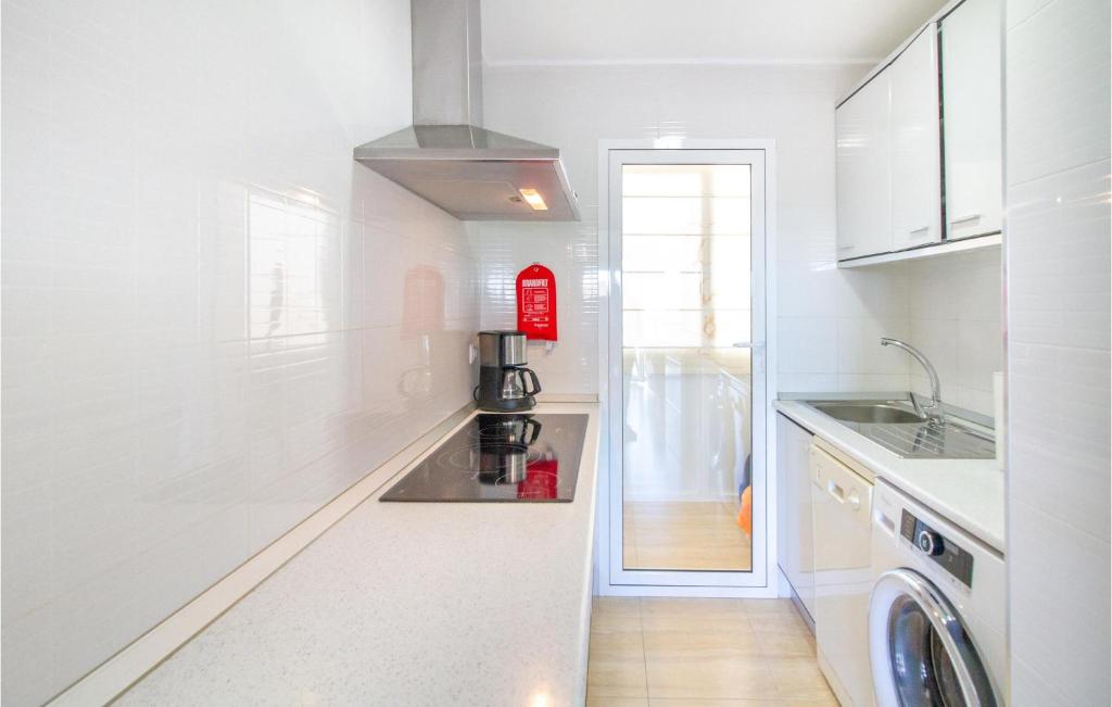 Stunning Apartment In Santa Pola - 5