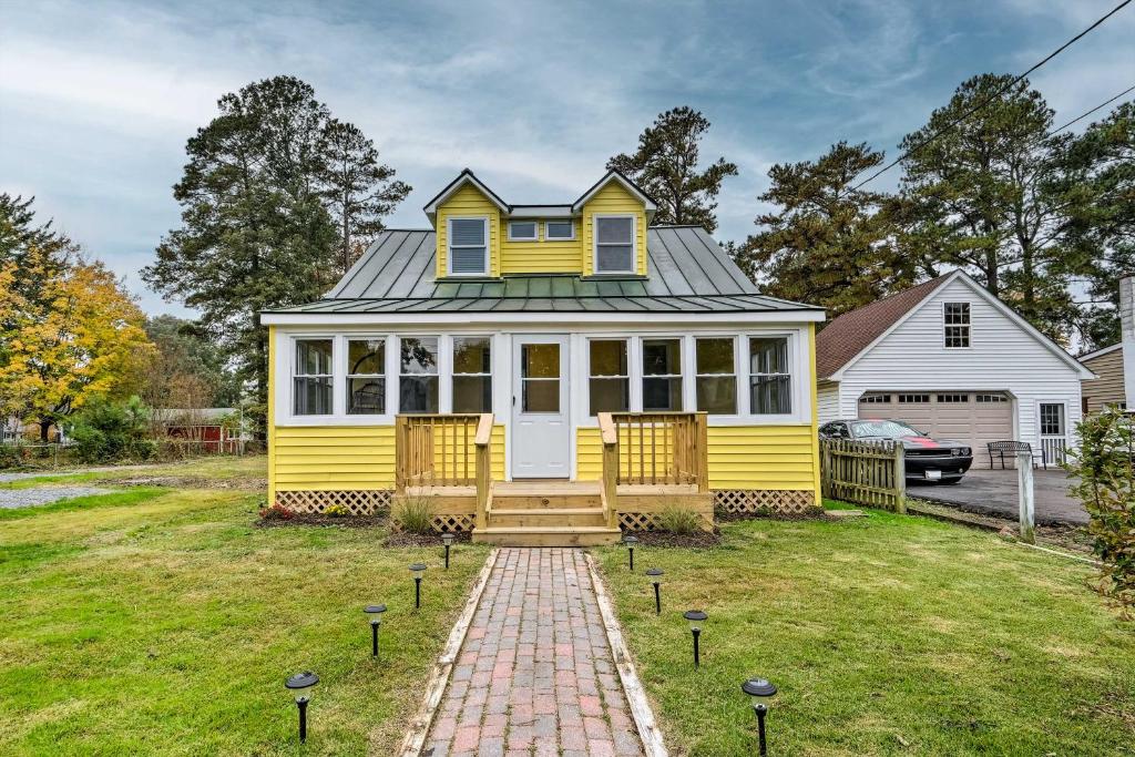 Updated North Beach Cottage Pet Friendly!