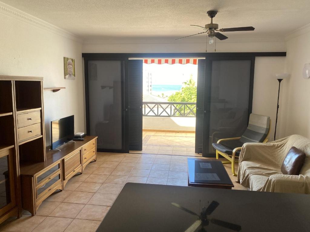Apart Hotel 1 bed Apartment 14B2, Victoria Court 1, Los Cristianos, Tenerife - 5