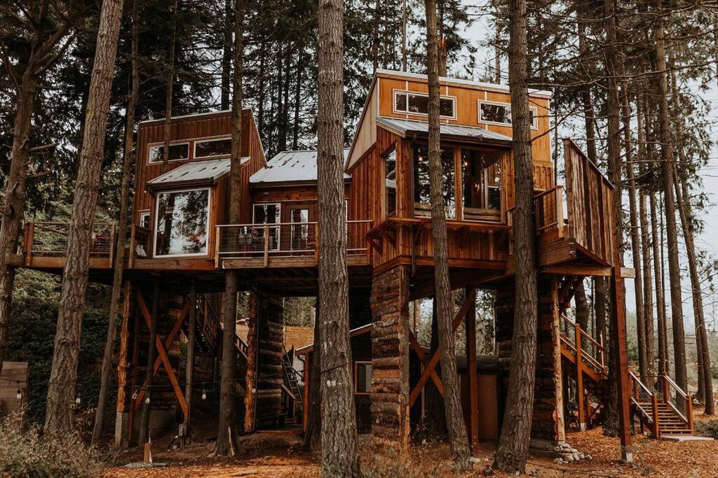 Treehouse on the Water -Eagles Nest-20 ft high, Port Angeles