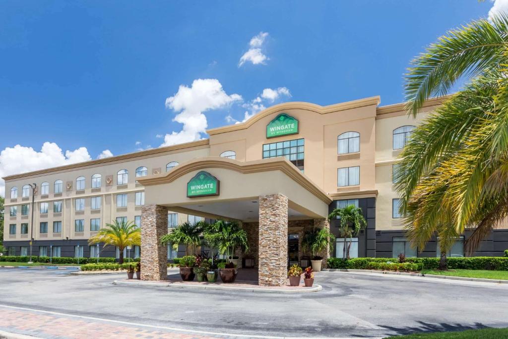 Wingate by Wyndham Convention Ctr Closest Universal Orlando photo