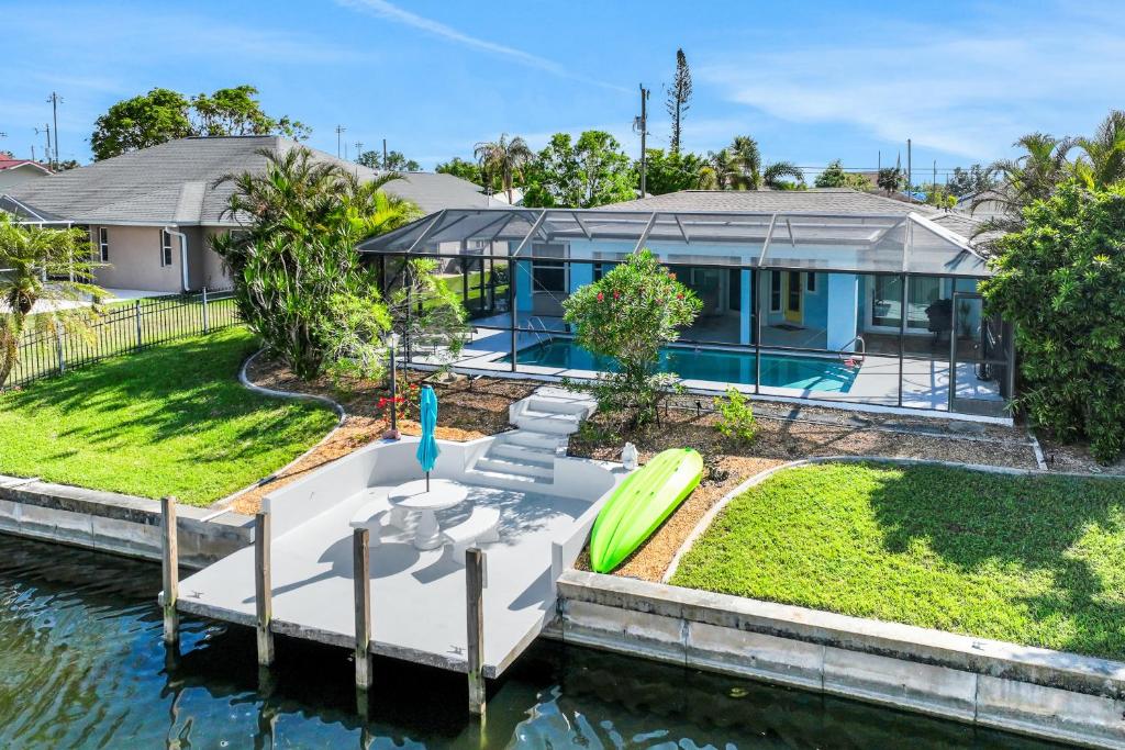 Three Palms Retreat, Cape Coral