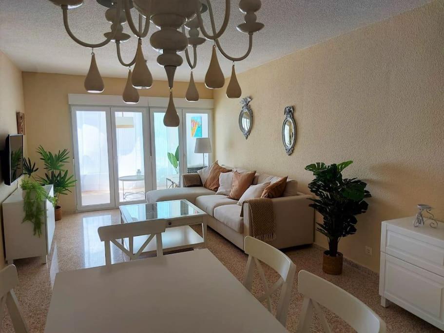 Sunny, spacious 3 bedroom apartment with seaview - L1 Red line stop PARADIS 2 min walk from rental - 4