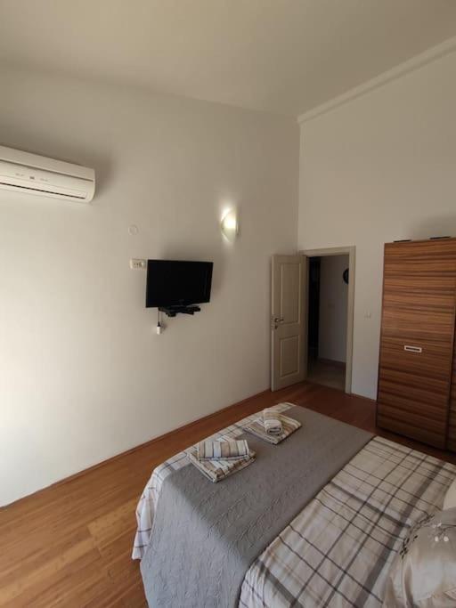 Lovely apartment with pool-A8, Kotor