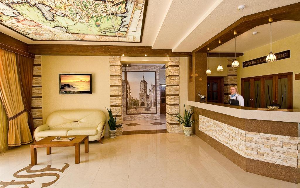 Front desk [24-hour]