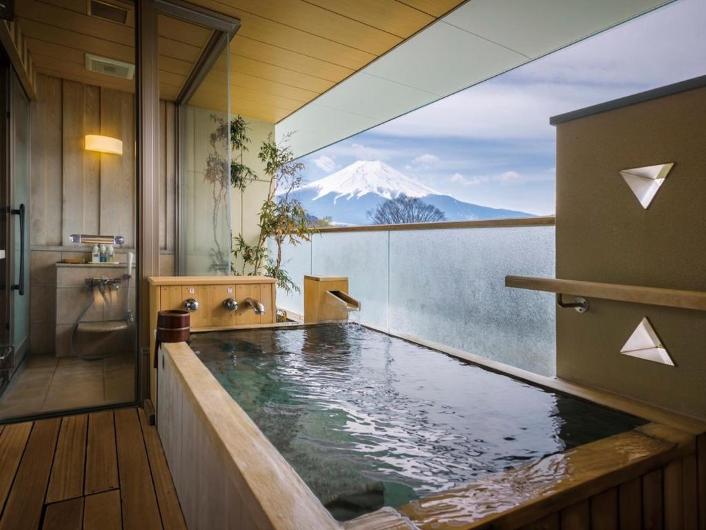 Open air bath, Hotel Kaneyamaen in Fujikawaguchiko