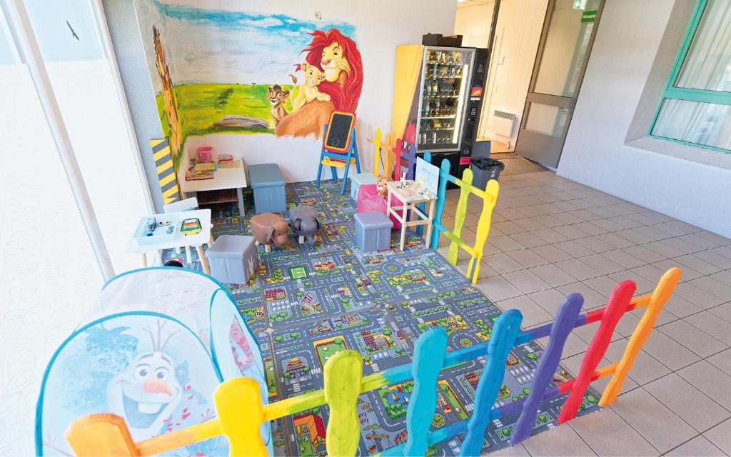 Shared lounge/TV area