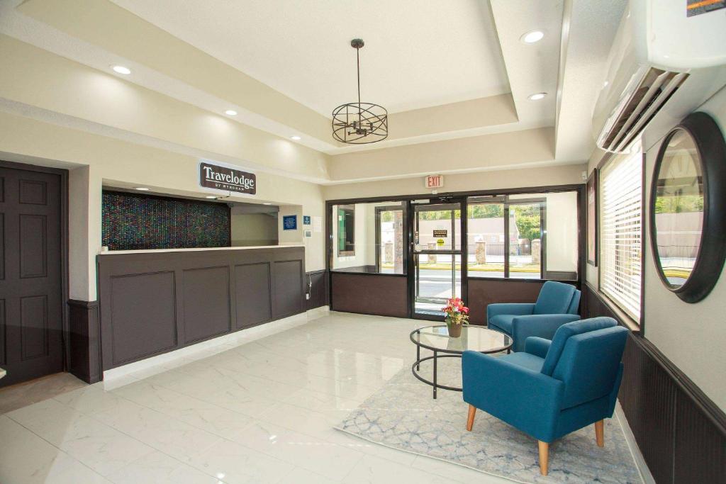 Travelodge by Wyndham Macon West photo