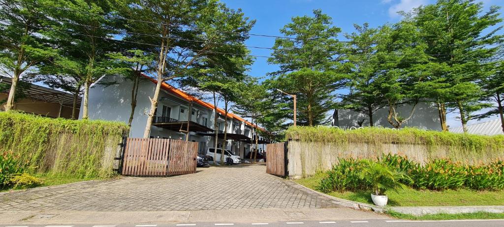 Redwood Residence photo