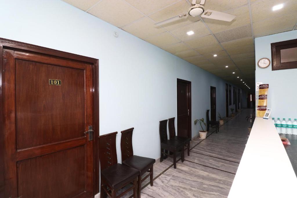 OYO 16109 Hotel Ayaan photo