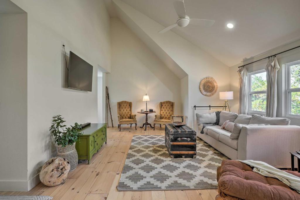 Modern Cottage Escape On Table Rock Lake!, Golden