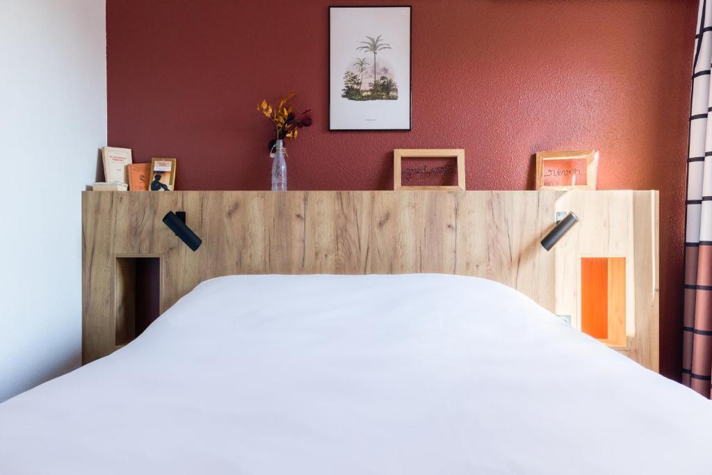 greet Hotel Castres Saix photo