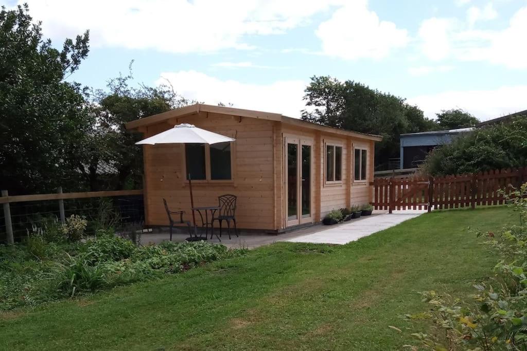 Cosy Cabin for Two, Truro photo 6
