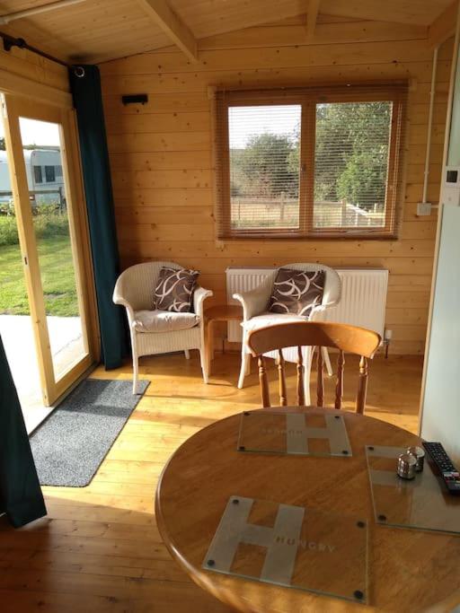 Cosy Cabin for Two, Truro photo 2