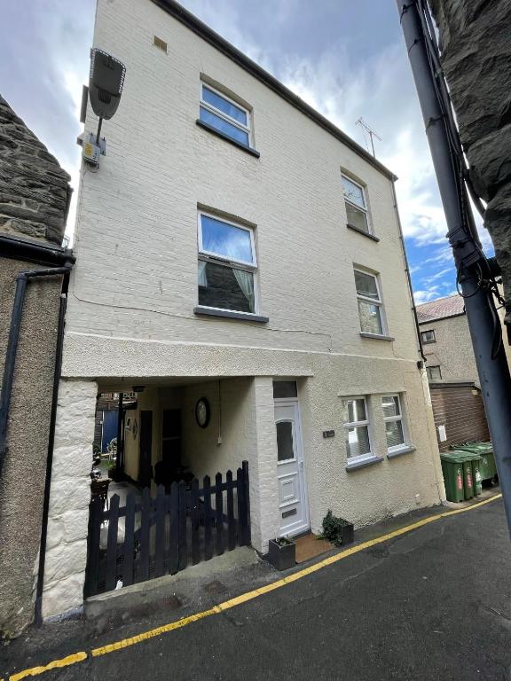 Flat 2, Ty Newydd, Barmouth photo 4