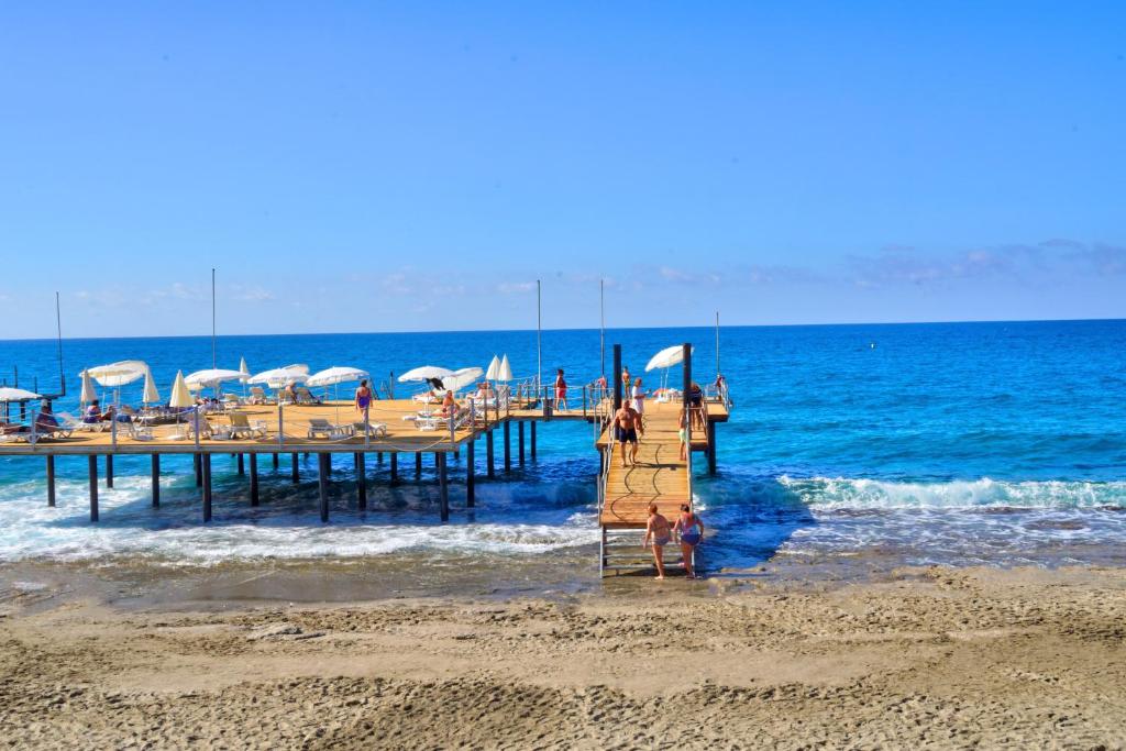 Blue Fish Hotel All Inclusive — Beach in Konakli