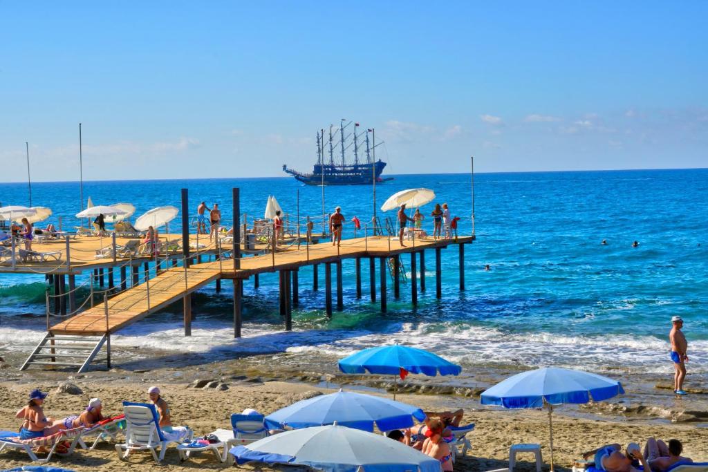 Blue Fish Hotel All Inclusive — Beach in Konakli
