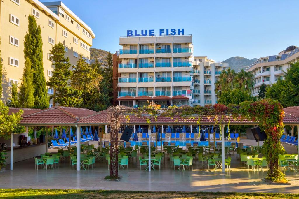 Blue Fish Hotel All Inclusive — Hotel building in Konakli
